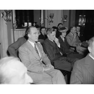 1939 photo Attorney General accompanies Douglas to Judiciary committee 