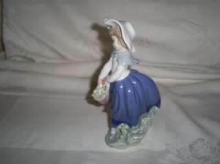 Lladro 5222 Girl with Hat and Flowers in Basket  