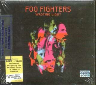 FOO FIGHTERS, WASTING LIGHT. FACTORY SEALED CD. In English.
