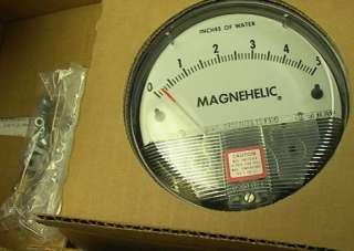 NEW Dwyer Magnehelic 2005 air pressure gage 0 5WC  