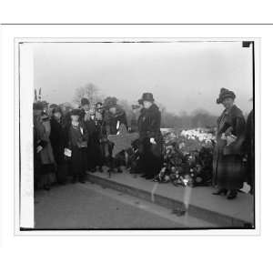 Historic Print (M) Gold Star Mothers at Tomb of Unknown Soldier, 11 