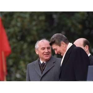  Ronald Reagan, Right, Talks with Soviet Leader Mikhail Gorbachev 