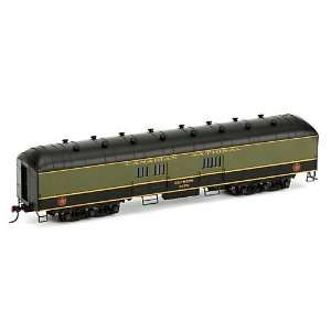  HO RTR Arch Roof Baggage, CN #8779 Toys & Games
