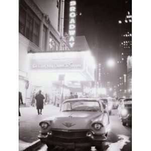  Neon Signs at Night Time on Broadway in New York Premium 