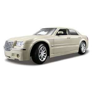  Maisto Diecast Chrysler 300 Hemi C 118 Scale White Toys 