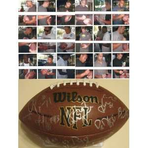  2011 CLEVELAND BROWNS,TEAM,SIGNED,AUTOGRAPHED,NFL FOOTBALL 