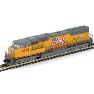  N RTR SD70M UP/Building America #4528 Toys & Games