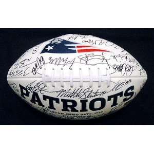 com 2010 2011 New England Patriots Team Signed Patriots Logo Football 