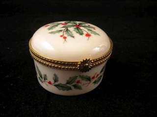 LENOX Porcelain CHRISTMAS HOLLY Hinged TRINKET BOX  