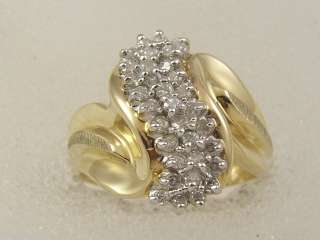 10 KT SOLID GOLD DIAMOND LADIES COCKTAIL CLUSTER RING  