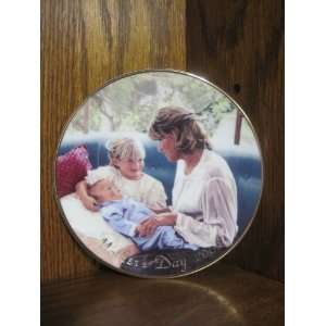  A Mothers Love (2000 Mothers Day Plate) 