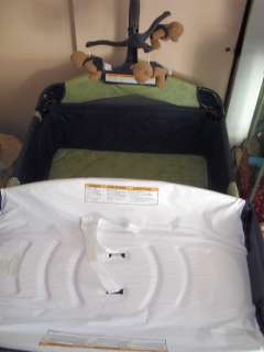 Graco Pack N Play Playard with Bassinet Changer, Canopy, Mobile 