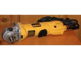 DeWalt D28114 4 1/2 Heavy Duty Small Angle Grinder   Excellent  