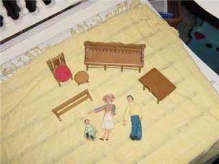   DOLL HOUSE FAMILY WITH FURNITURE VERY VERY GOOD 1950S 60S  