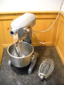 HOBART 20 qt Bakery Dough Mixer with Bowl, Paddle & Whip   Model A200 