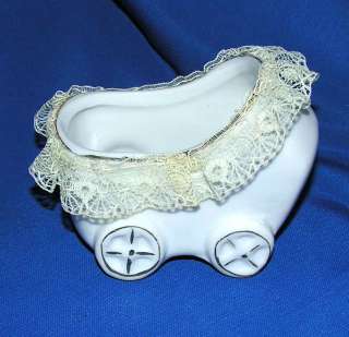 SML VTG CERAMIC W LACE BABY CARRIAGE 4 DOLLS OR SHOWER  