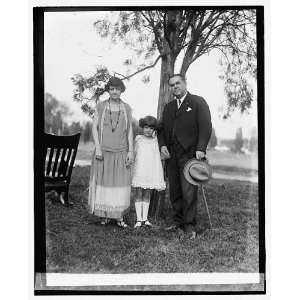  Photo Gov. E. Lee Trinkle and family, 5/6/24