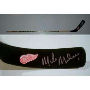 Mike Modano Autographed Hockey Stick   Detroit Red Wings Coa