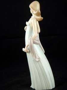   LLADRO Porcelain Figurine Ingenue Lady w/ Purse #5487 Retired  