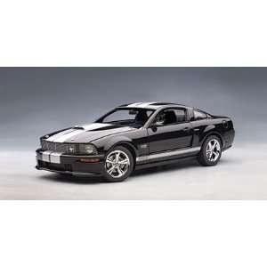   Shelby Mustang GT Black/Silver 1/18 Autoart Diecast Car Model Toys