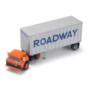   HO Scale RTR Ford C w/28 Exterior Post Trailer, Roadway Toys & Games